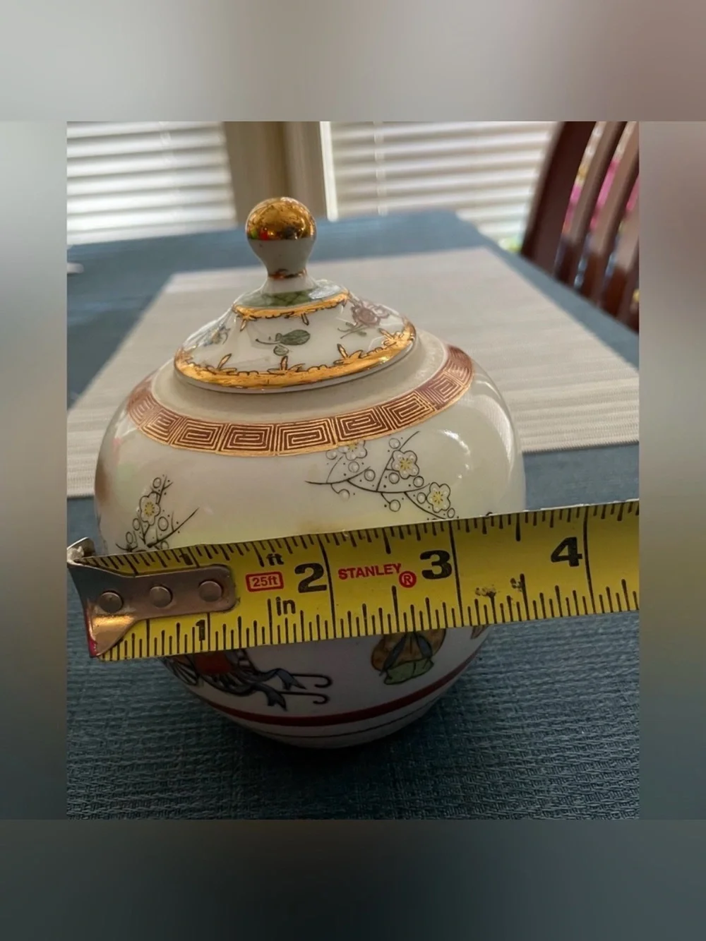 Vintage Japanese Kutani Porcelain Lidded Temple Jar Figural Calligraphy